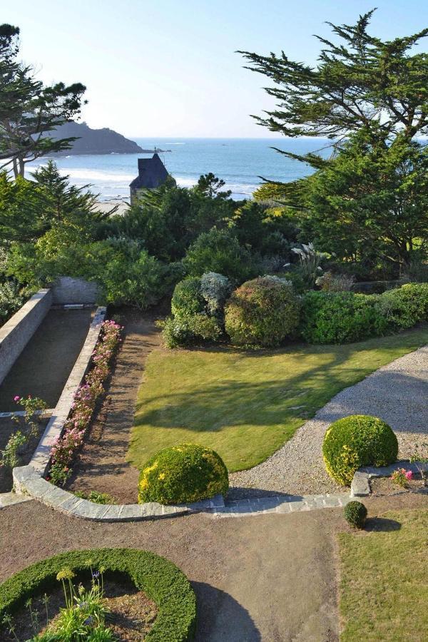 Villa In Locquirec With Garden Exterior foto